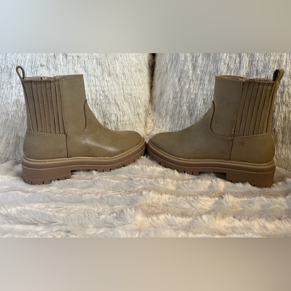 NWOT TIME and TRU Memory Foam Tan Waterproof Boots - Picture 8 of 15
